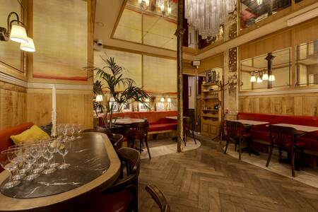 découvrez une ambiance chaleureuse et authentique dans le 17e arrondissement, idéale pour vos sorties entre amis ou en famille. profitez d’un cadre convivial et d’une atmosphère accueillante au cœur de paris.