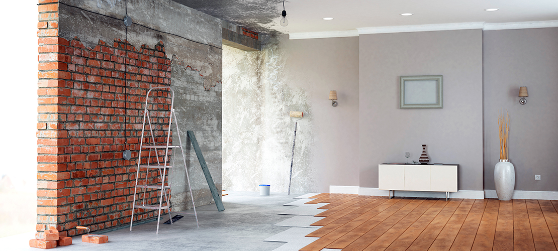 découvrez comment estimer le budget de rénovation au m² pour vos travaux, avec des conseils pratiques et des fourchettes de prix selon les différents types de projets.