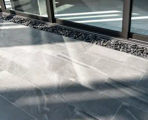 découvrez tout ce qu’il faut savoir sur le coût de la pose de carrelage : tarifs au m², facteurs de prix, conseils pour estimer votre budget et réussir vos travaux.