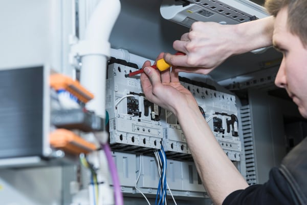 trouvez un électricien qualifié à courbevoie pour tous vos travaux d'installation, de dépannage et de rénovation électrique. intervention rapide et devis gratuit.