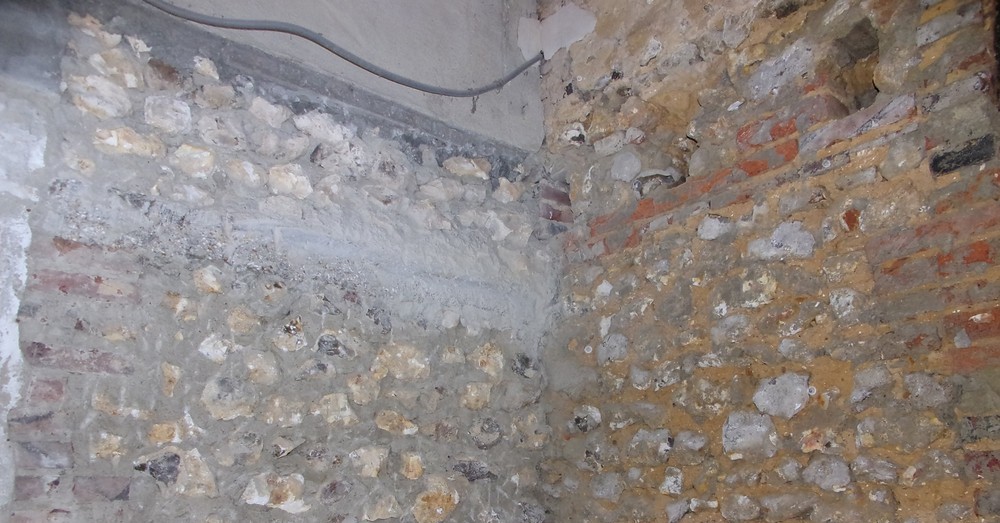 découvrez les principales erreurs à éviter lors de la rénovation d'une maison en pierre et profitez de conseils pratiques pour préserver le caractère et la solidité de votre habitation.