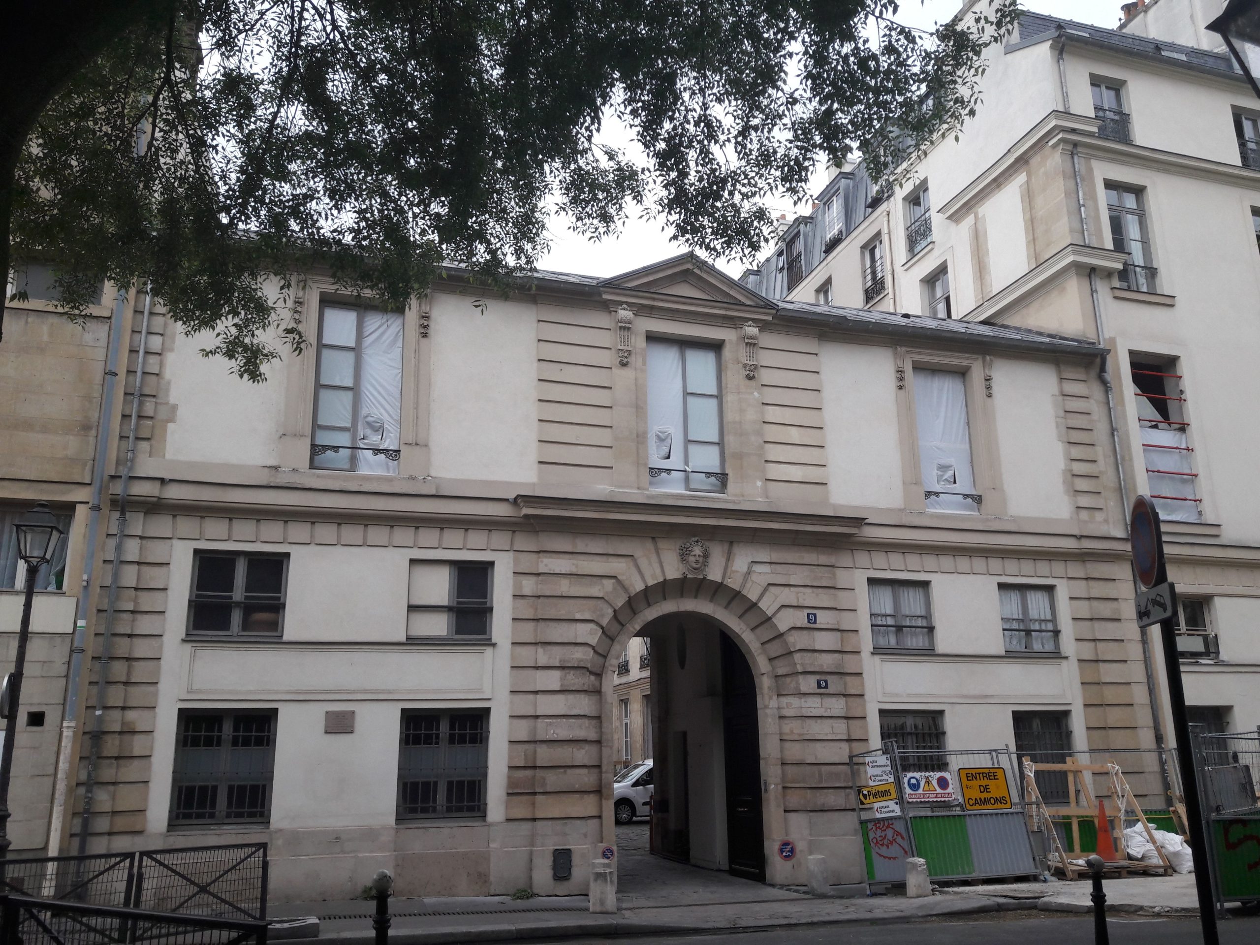 découvrez nos services de finitions pour la rénovation d'appartements et immeubles du 19e à paris. expertise, qualité et respect du patrimoine pour sublimer vos espaces.