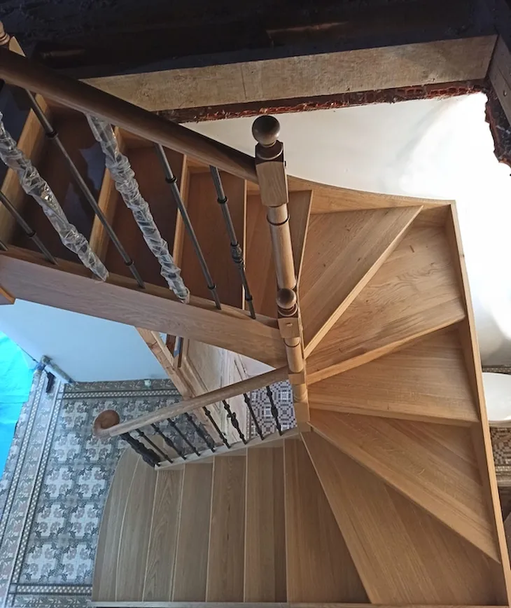 découvrez notre guide complet sur les escaliers : matériaux, budget, conseils d'aménagement et idées inspirantes pour choisir ou rénover votre escalier intérieur ou extérieur.