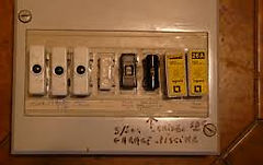 besoin de remplacer votre tableau électrique à paris 75010 ? intervention rapide et sécurisée par des électriciens qualifiés. devis gratuit, conformité aux normes en vigueur.