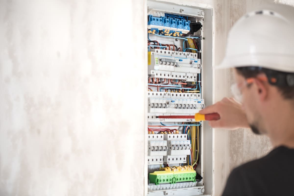 besoin d’un remplacement de tableau électrique à paris 75010 ? profitez d’un service rapide, professionnel et sécurisé pour la mise aux normes de votre installation électrique. devis gratuit.