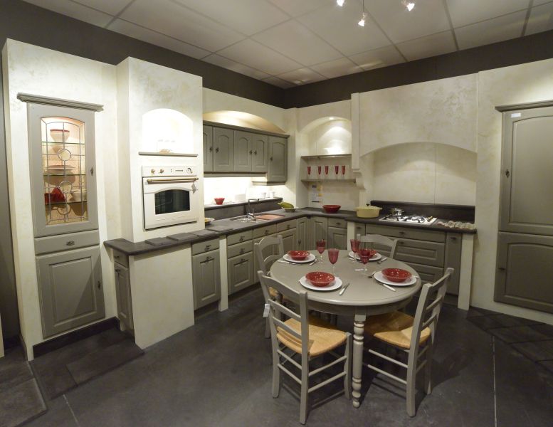 confiez la rénovation de votre cuisine à châtillon à des experts : conseils personnalisés, matériaux de qualité et transformation sur mesure pour une cuisine moderne et fonctionnelle.