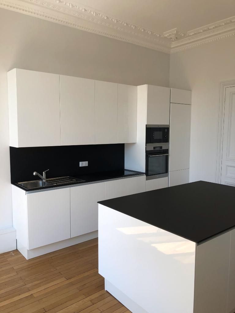 confiez la rénovation de votre cuisine à saint-cloud à nos experts. conseils personnalisés, matériaux de qualité et accompagnement complet pour un espace à votre image.