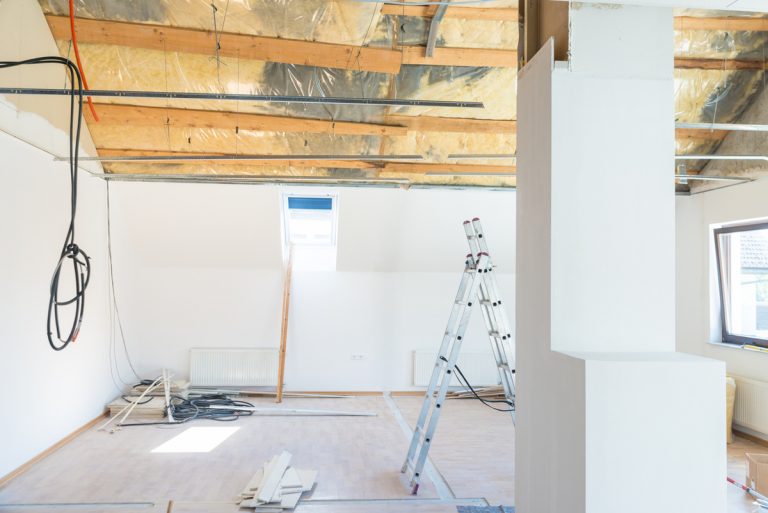 découvrez nos conseils et services pour la rénovation électrique de votre logement : sécurité, mise aux normes, solutions innovantes et accompagnement par des professionnels qualifiés.