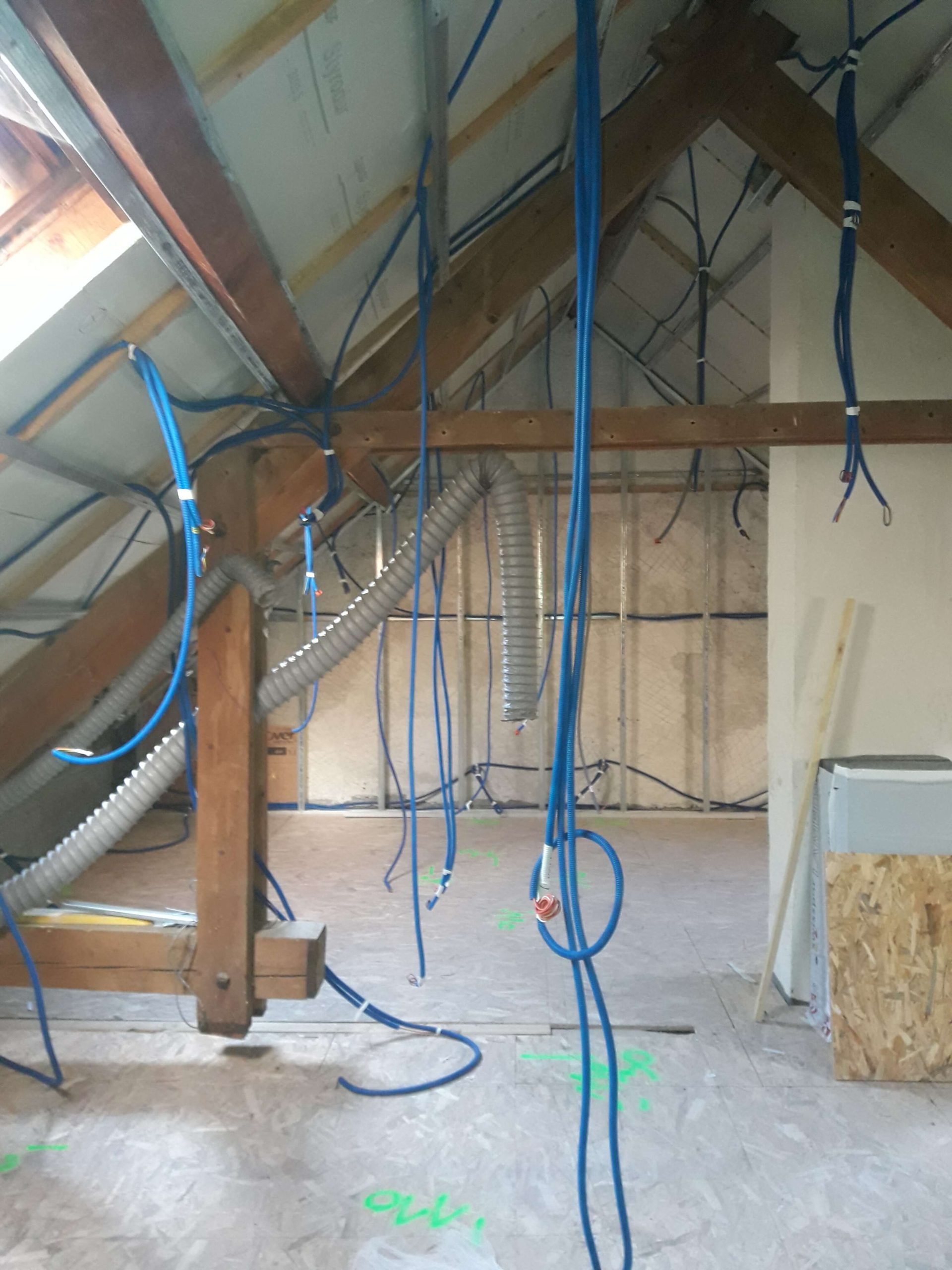 découvrez nos conseils pratiques et étapes essentielles pour réussir la rénovation électrique de votre maison en toute sécurité, conformité et efficacité énergétique.