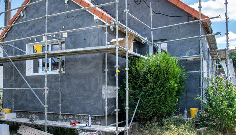 découvrez comment la rénovation énergétique permet d'améliorer la performance de votre logement, de réduire vos factures d'énergie et de valoriser votre bien immobilier grâce à des conseils et solutions adaptés.