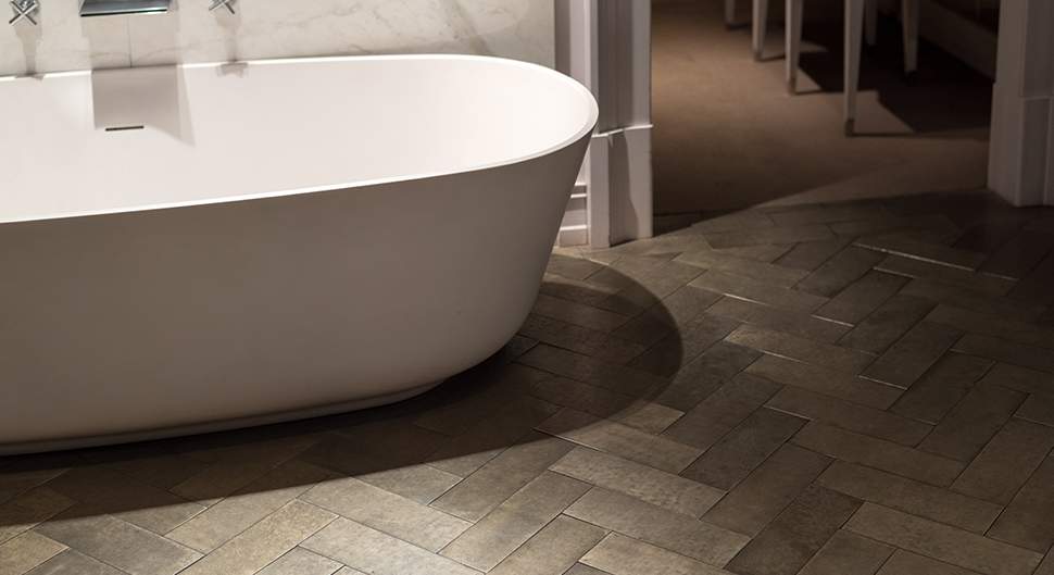 confiez la rénovation du sol de votre salle de bain à paris 20 à des experts. conseils, matériaux adaptés et travail soigné pour un résultat durable et esthétique.