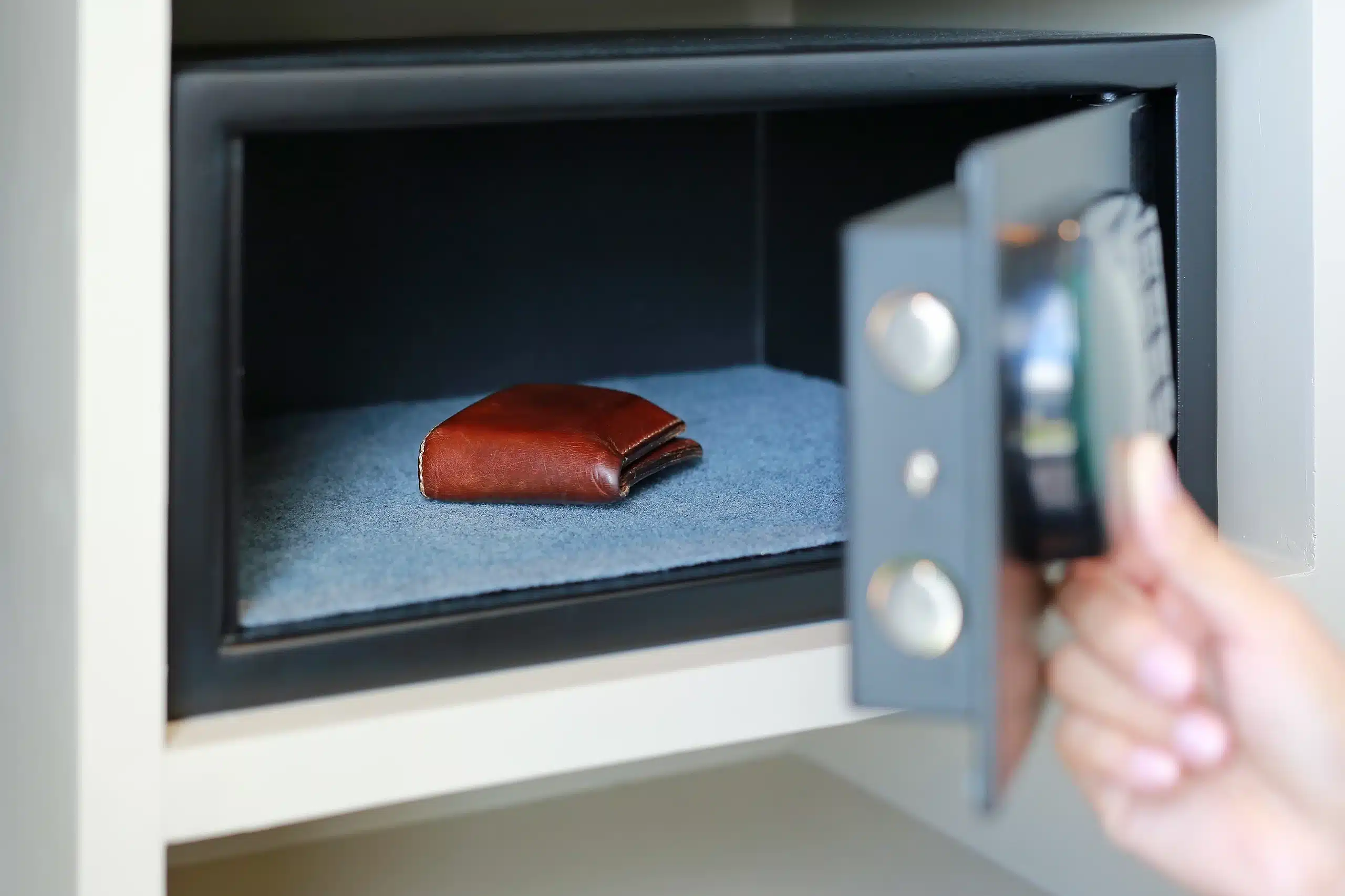 besoin d'un serrurier à bagneux ? intervention rapide pour ouverture de porte, changement de serrure et dépannage d'urgence. devis gratuit, service fiable et professionnel, 7j/7.