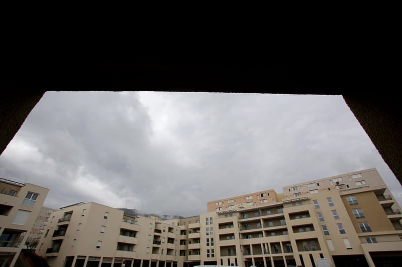 découvrez pourquoi il est difficile de trouver un logement dans certaines villes : pénuries, loyers élevés, concurrence accrue et solutions possibles pour faciliter votre recherche.