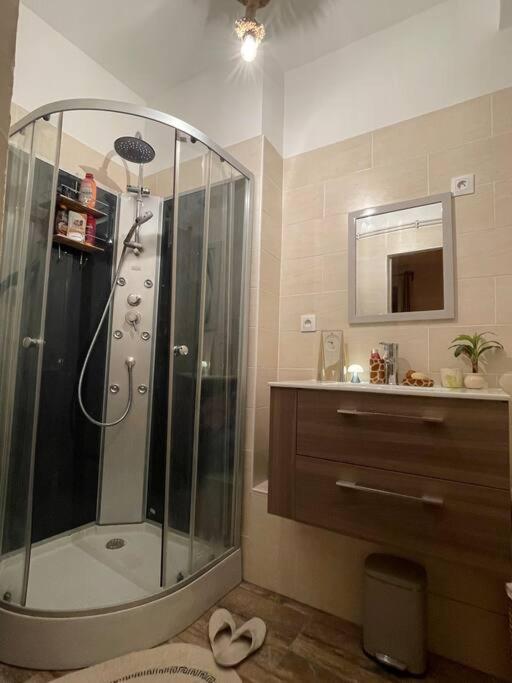 découvrez le charme d’un appartement à vanves : un lieu chaleureux, lumineux et idéalement situé près de paris, parfait pour profiter d’un cadre de vie agréable et convivial.