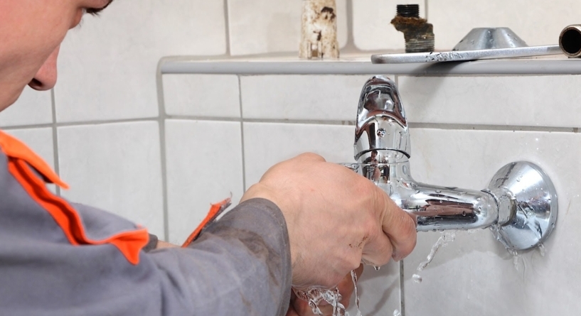 besoin d’un plombier à courbevoie pour réparer une fuite ? intervention rapide, efficace et garantie. devis gratuit, contactez nos experts en dépannage plomberie !