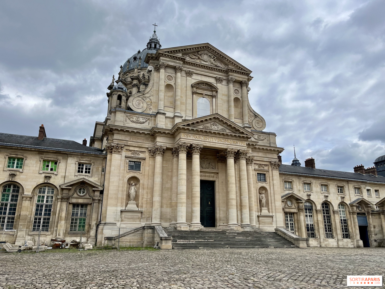 découvrez comment le val-de-grâce se transforme en un pôle santé d’excellence à paris, alliant histoire, innovation médicale et soins de qualité pour répondre aux besoins des patients.