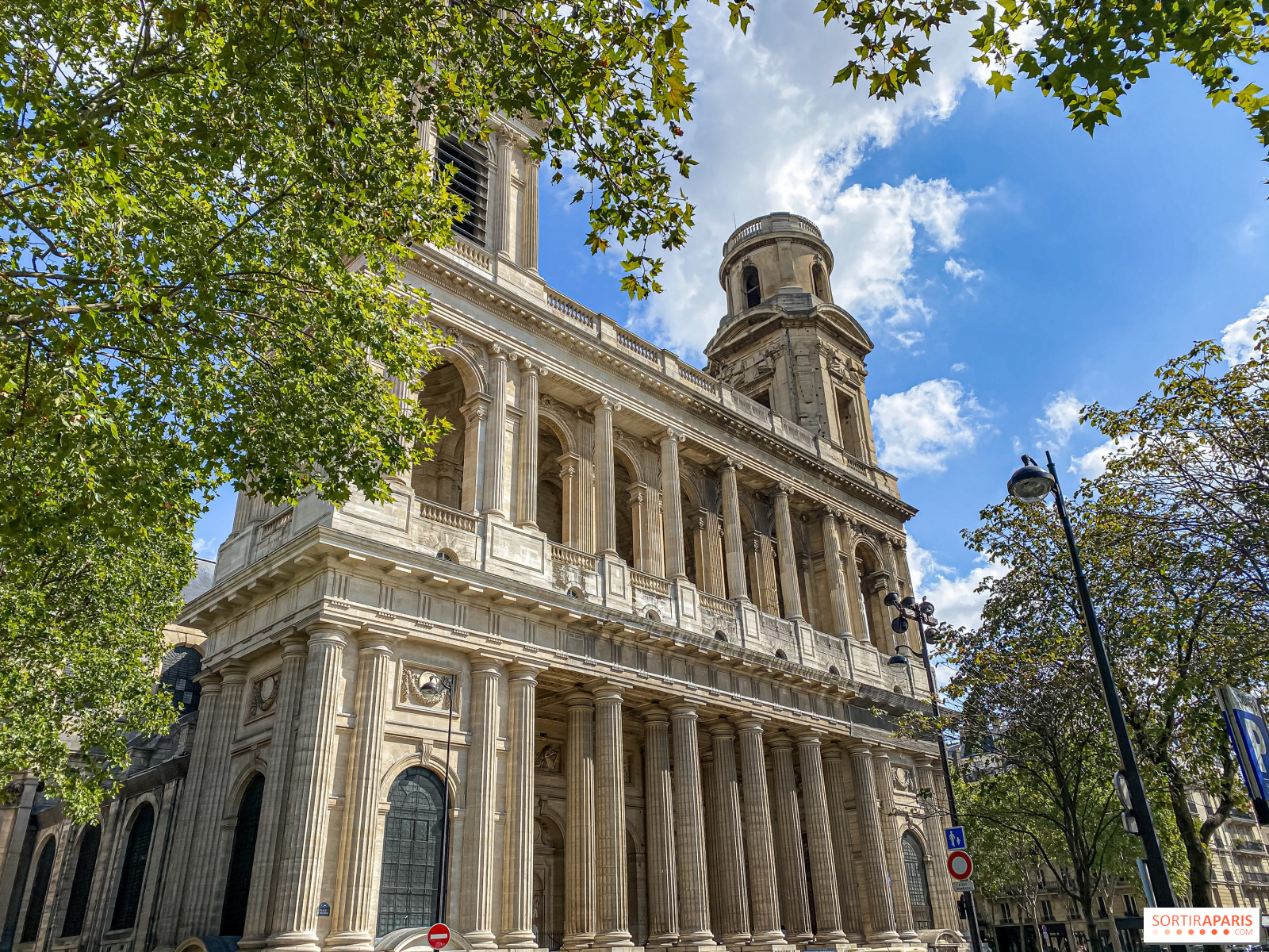 découvrez comment paris restaure ses églises et fontaines historiques pour préserver son patrimoine culturel et architectural emblématique.