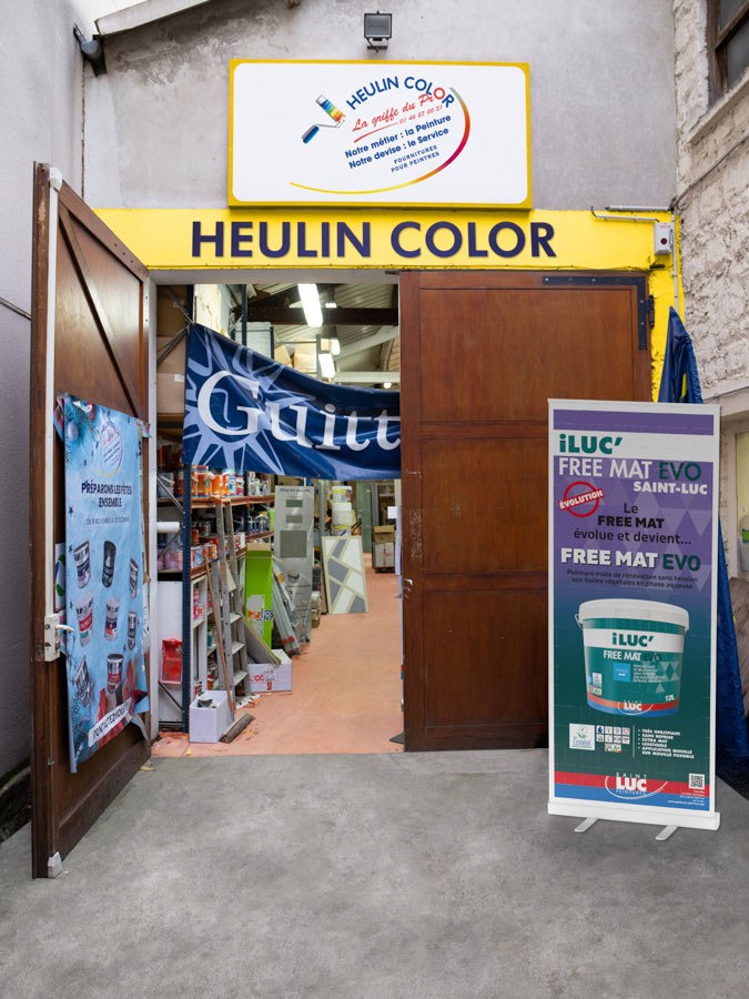 découvrez nos services de peinture professionnelle dans les hauts-de-seine (92) : rénovation intérieure et extérieure, conseils personnalisés et finitions soignées pour particuliers et professionnels.