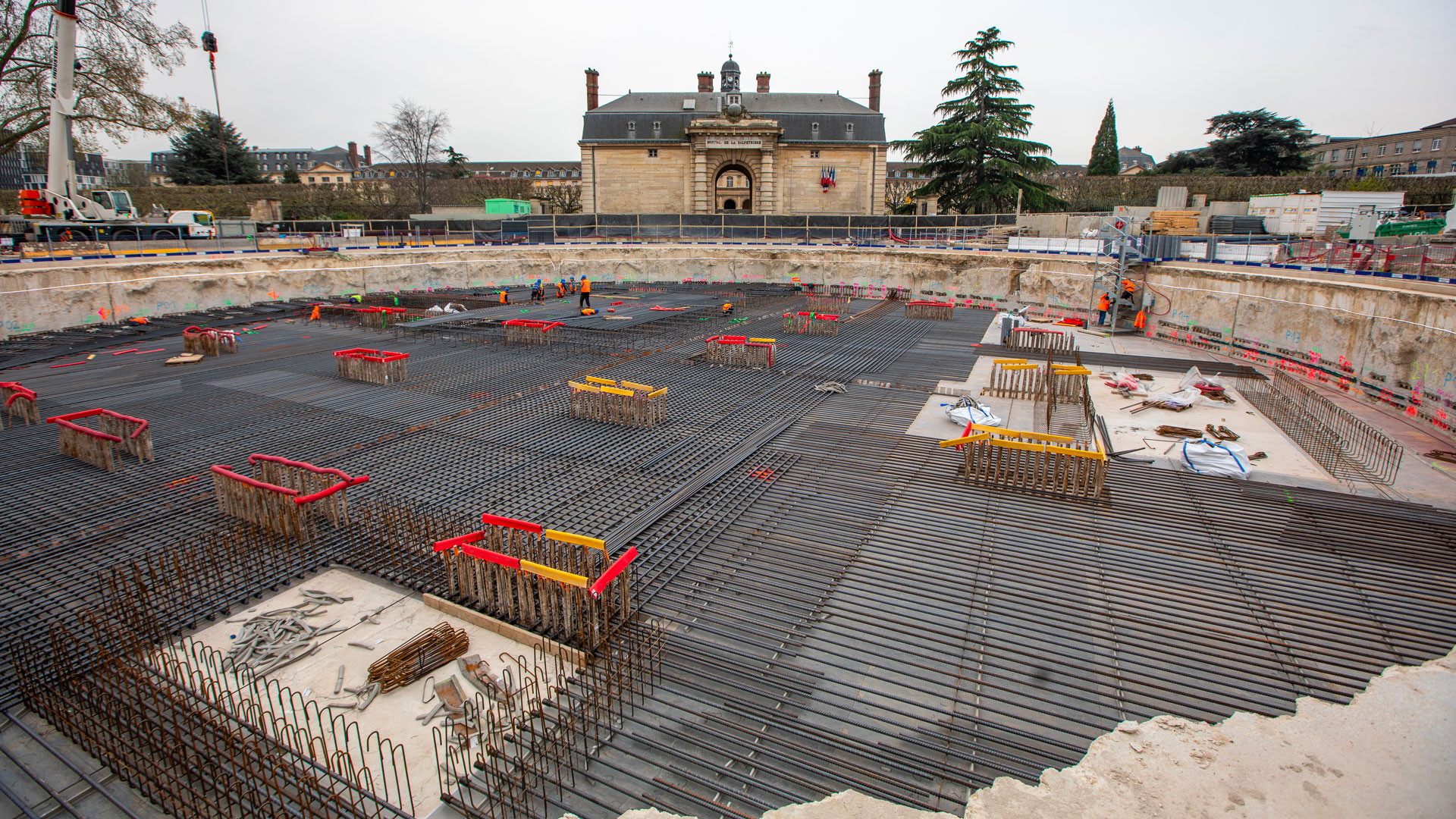 découvrez la renaissance du square marie-curie à austerlitz, un espace vert réaménagé alliant nature, détente et histoire au cœur de la ville.