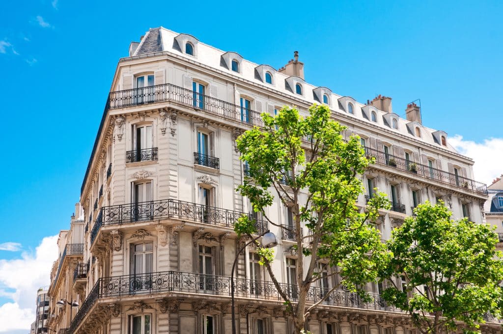 confiez votre projet de rénovation à paris à des experts qualifiés. services sur mesure pour appartements, maisons et bureaux. devis gratuit et accompagnement personnalisé.