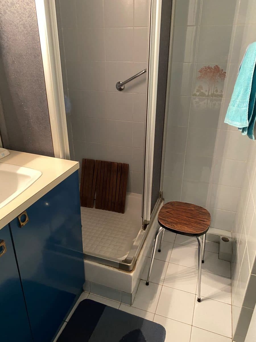 découvrez les étapes clés pour rénover votre salle de bain à paris efficacement, du planning à la réalisation, pour un espace moderne et fonctionnel.
