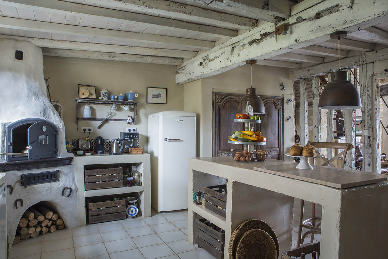 découvrez nos conseils pratiques pour rénover une maison ancienne avec succès, alliant charme et modernité tout en respectant le bâti historique.