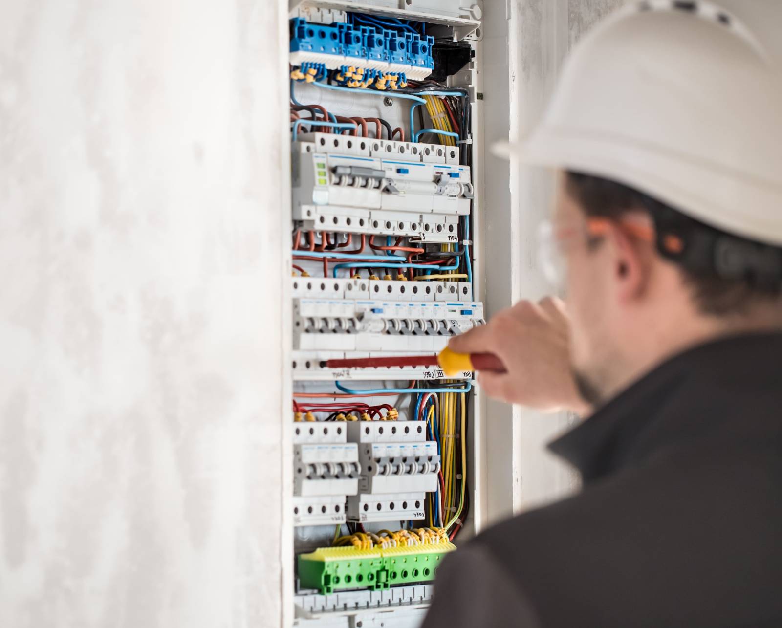 besoin d'un électricien en urgence à paris 75009 ? intervention rapide et professionnelle 24h/24 pour tous vos dépannages électriques.