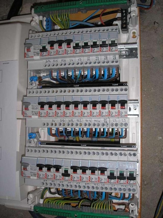 besoin d'un électricien en urgence à paris 75009 ? intervention rapide, diagnostic fiable et dépannage sécurisé 24/7 pour tous vos problèmes électriques.